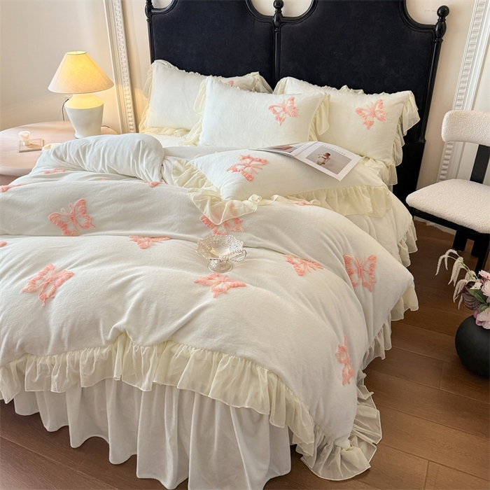 91家纺网 家纺一手货源 找家纺 富盛家纺 2025新款牛奶绒床裙款盘花刺绣四件套公主风 秋水伊人-白