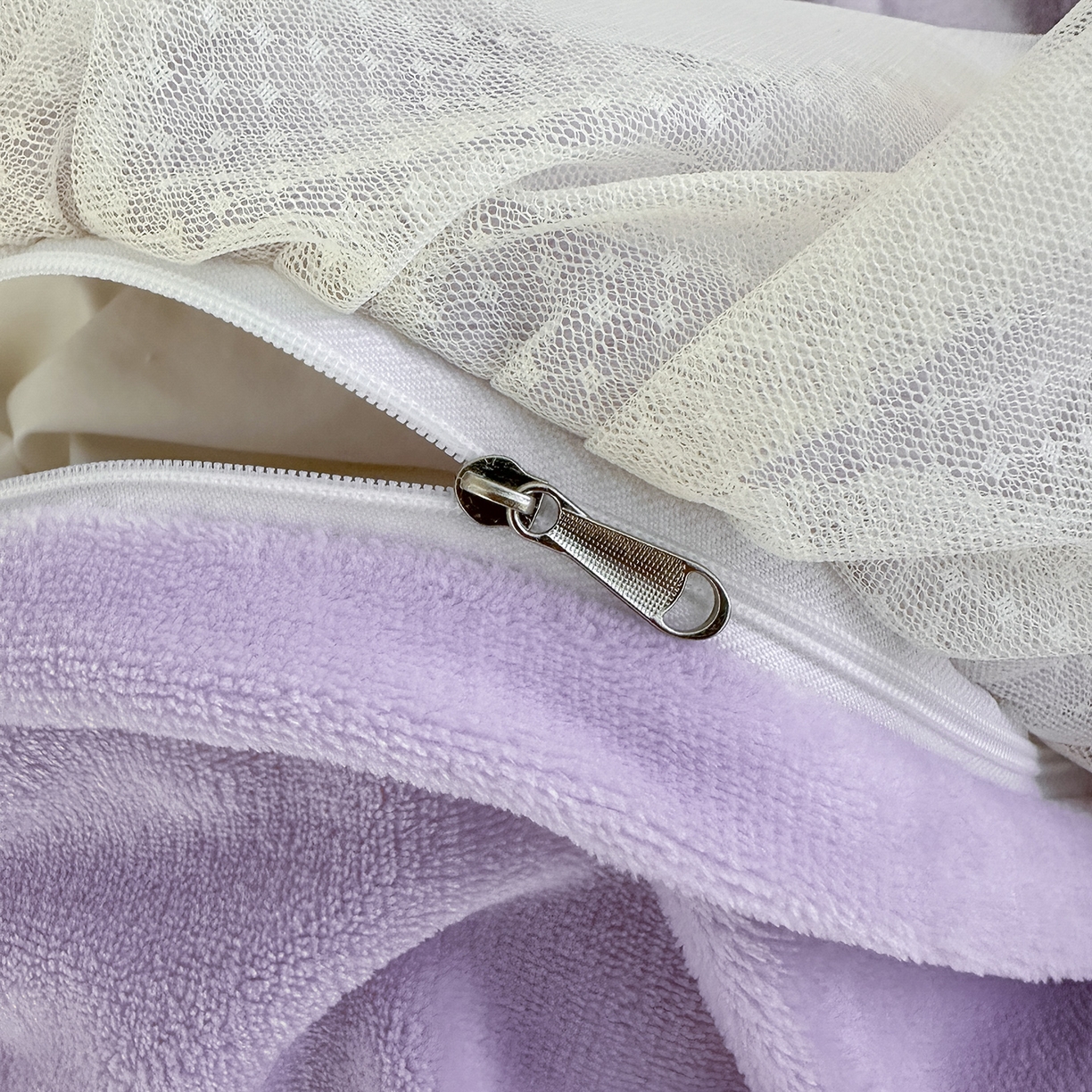 91家纺网 家纺一手货源 找家纺 金绣美居 2025新款加厚兔毛绒+牛奶绒韩版床盖款绣花手工花保暖四件套-蝴蝶飞飞 帛紫