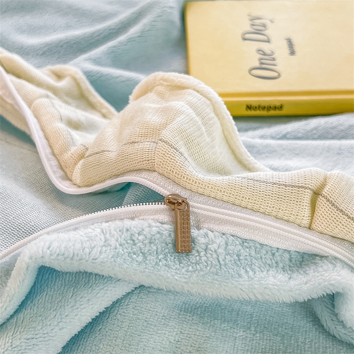 91家纺网 家纺一手货源 找家纺 曲之慕 2025新款韩版牛奶绒花朵贴布绣四件套 花韵-天空蓝