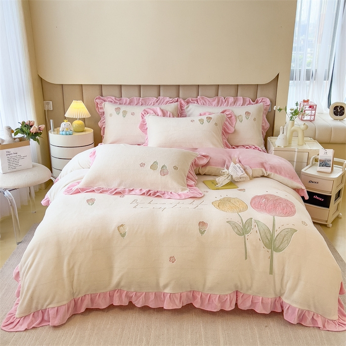 曲之慕 2025新款韩版牛奶绒花朵贴布绣四件套 郁金香-奶白粉