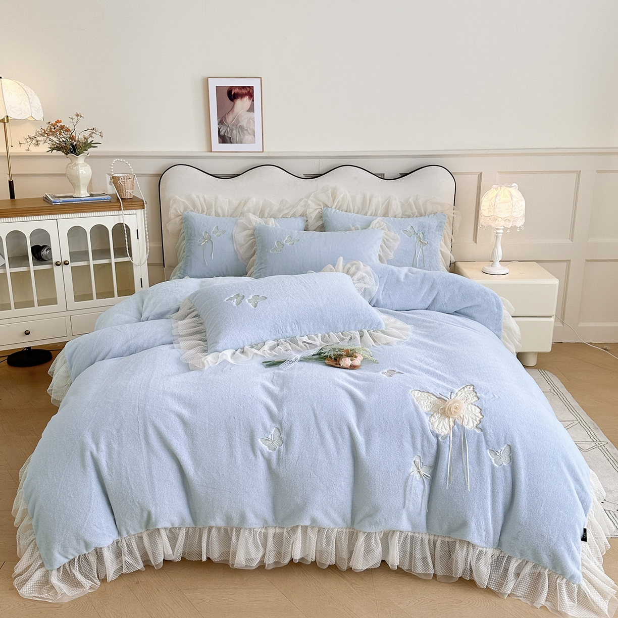 金绣美居 2025新款加厚兔毛绒+牛奶绒韩版床盖款绣花手工花保暖四件套-蝴蝶飞飞 淡天蓝