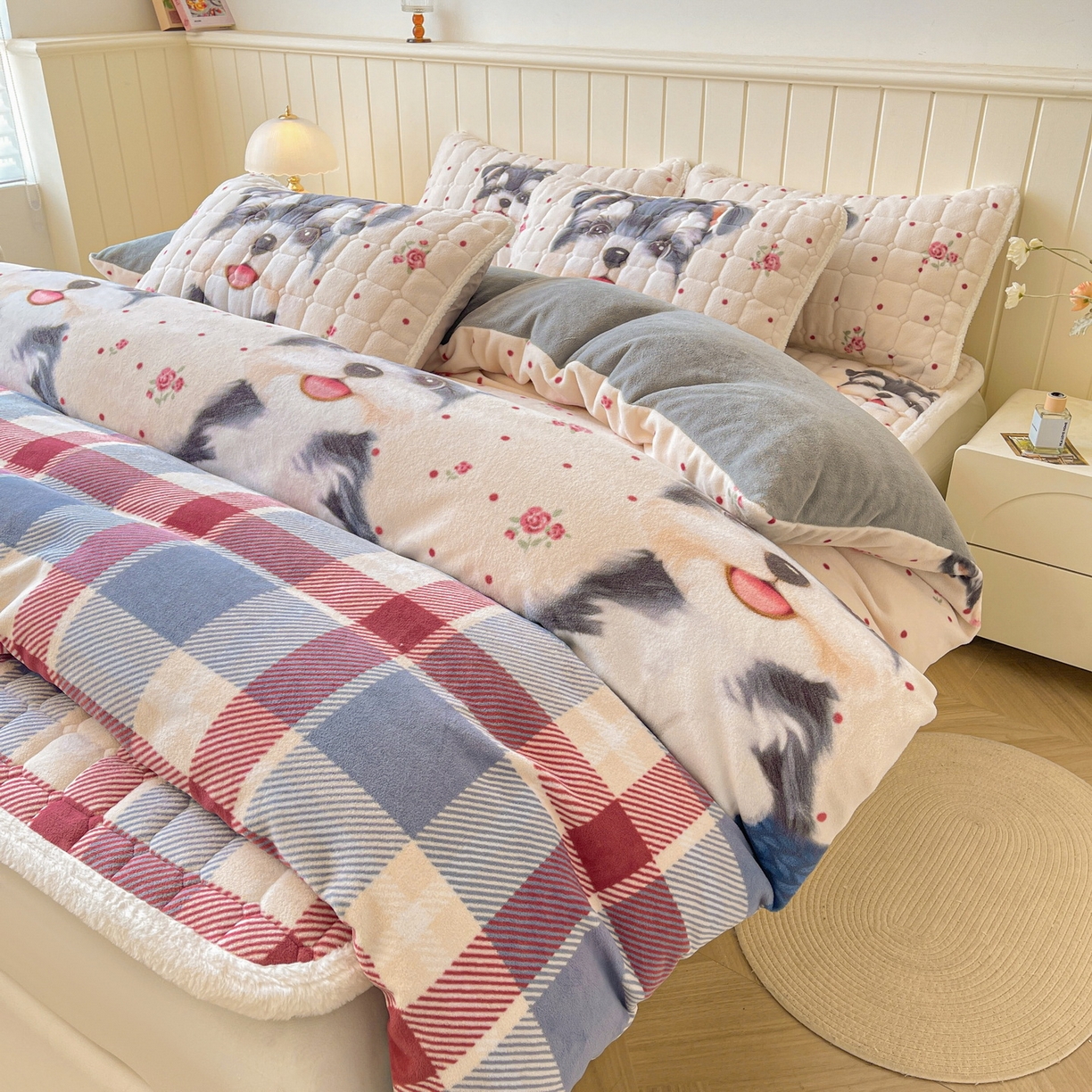 91家纺网 家纺一手货源 找家纺 LIFE.丽芙 2025秋冬新款A类牛奶绒加厚夹棉床褥垫+被套组合四件套 修狗