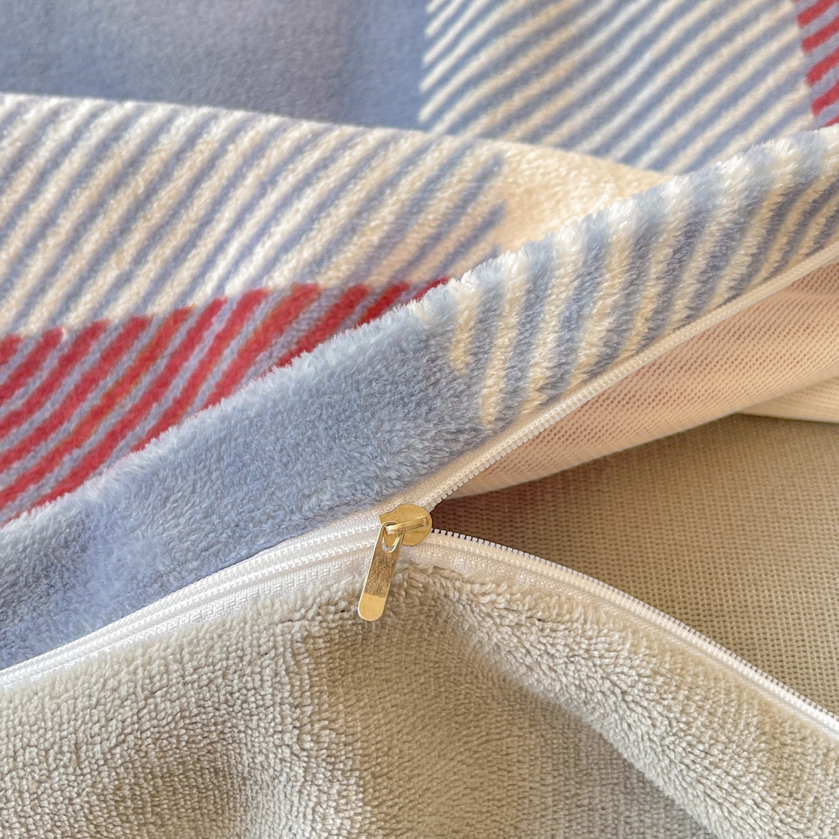 91家纺网 家纺一手货源 找家纺 LIFE.丽芙 2025秋冬新款A类牛奶绒加厚夹棉床褥垫+被套组合四件套 修狗