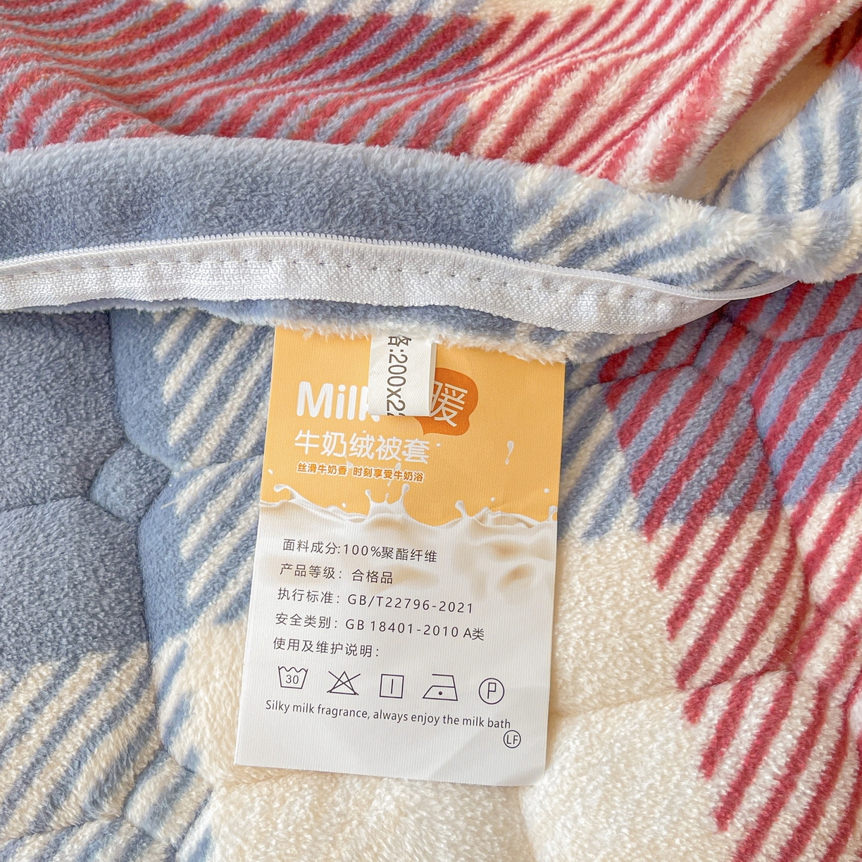 91家纺网 家纺一手货源 找家纺 LIFE.丽芙 2025秋冬新款A类牛奶绒加厚夹棉床褥垫+被套组合四件套 修狗