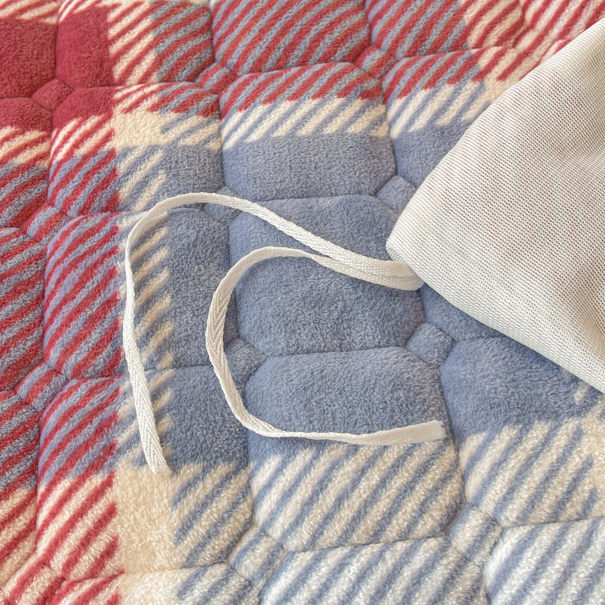 91家纺网 家纺一手货源 找家纺 LIFE.丽芙 2025秋冬新款A类牛奶绒加厚夹棉床褥垫+被套组合四件套 修狗