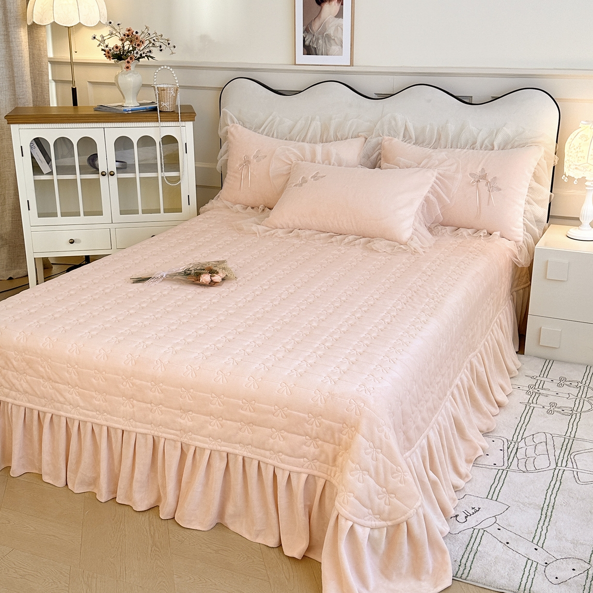 91家纺网 家纺一手货源 找家纺 金绣美居 2025新款加厚兔毛绒+牛奶绒韩版床盖款绣花手工花保暖四件套-蝴蝶飞飞 米色