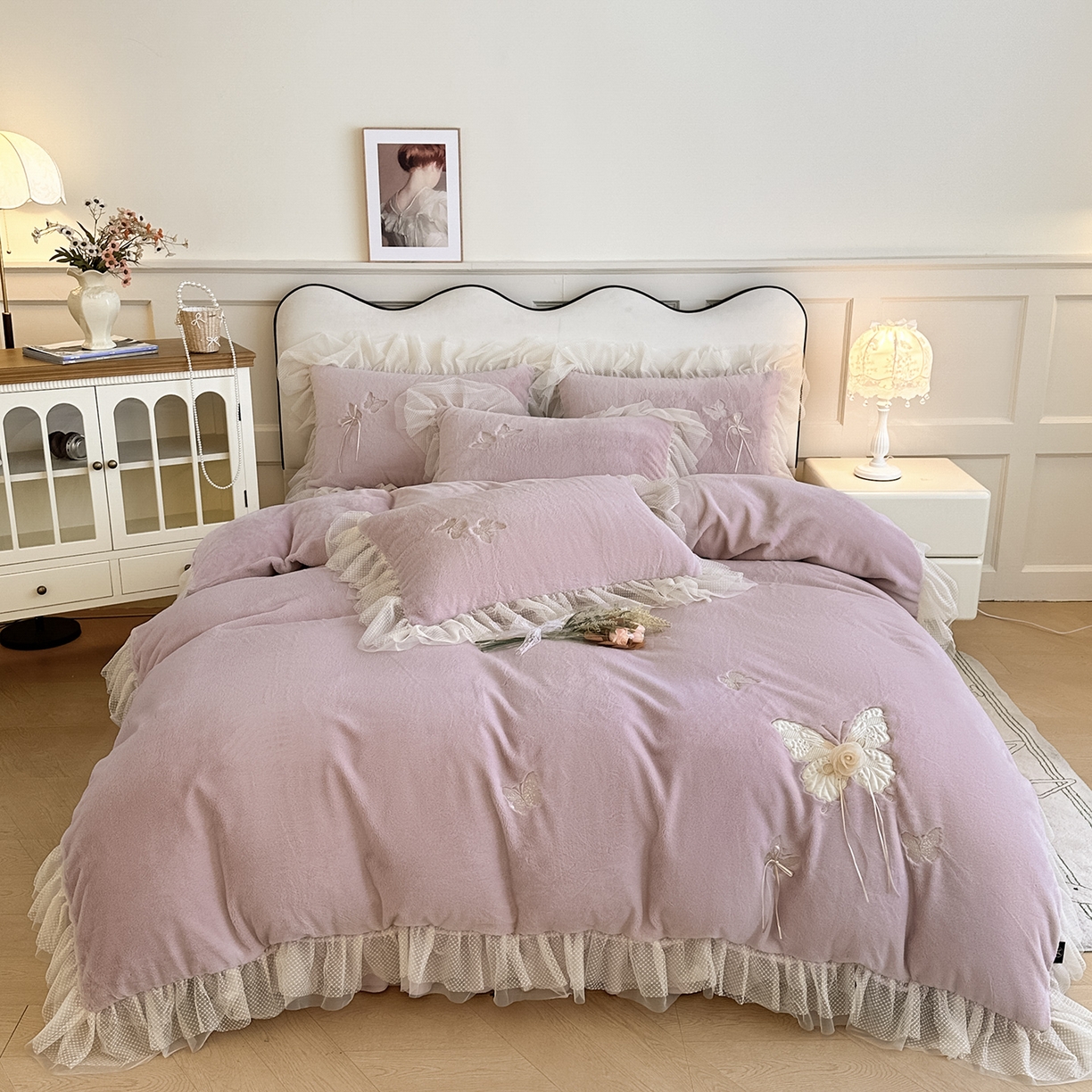 金绣美居 2025新款加厚兔毛绒+牛奶绒韩版床盖款绣花手工花保暖四件套-蝴蝶飞飞 杏仁粉