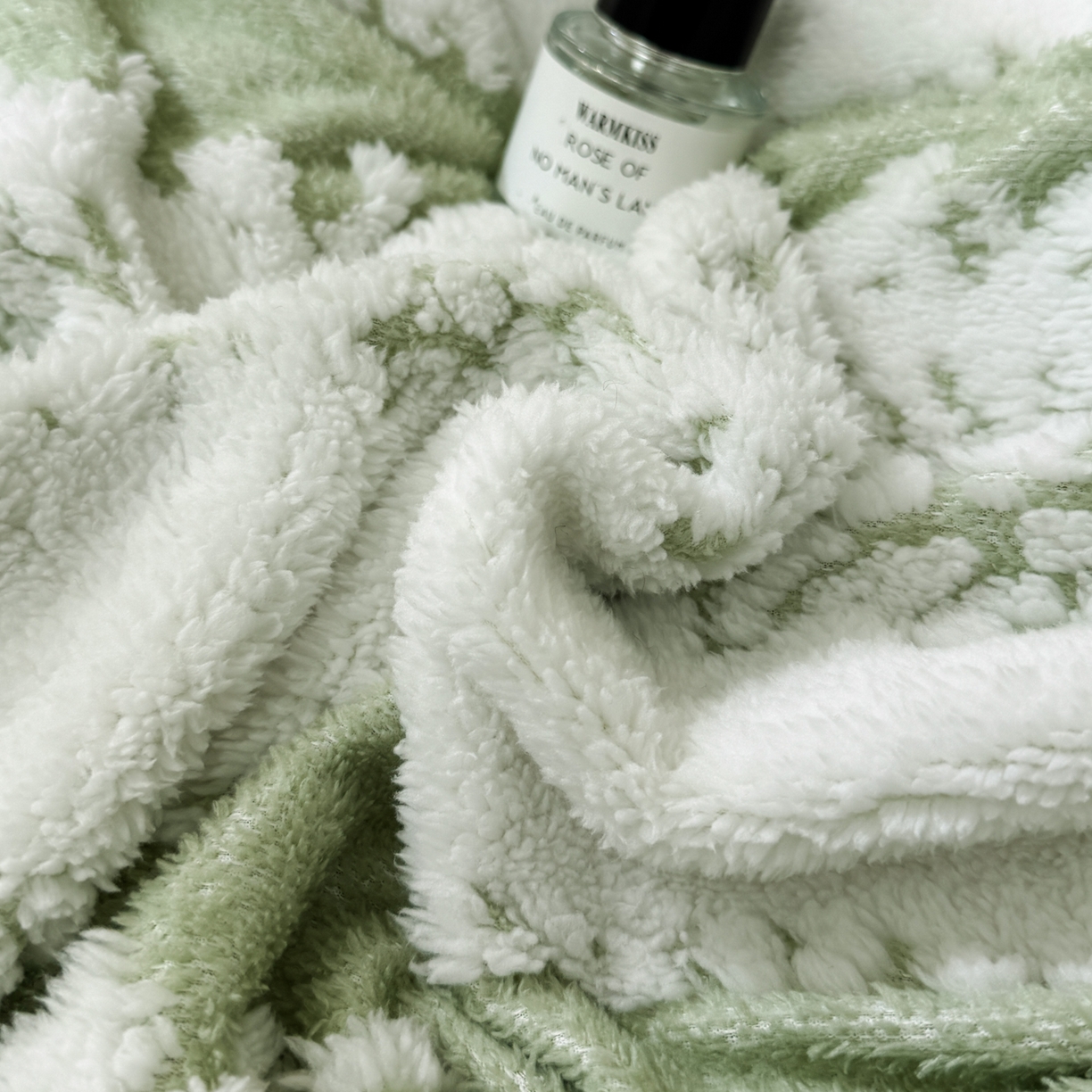 91家纺网 家纺一手货源 找家纺 潮邦创意家居 2025新款冬季阳离子提花云纹绒工艺四件套-绒眠小筑系列 绒眠小筑-香草绿