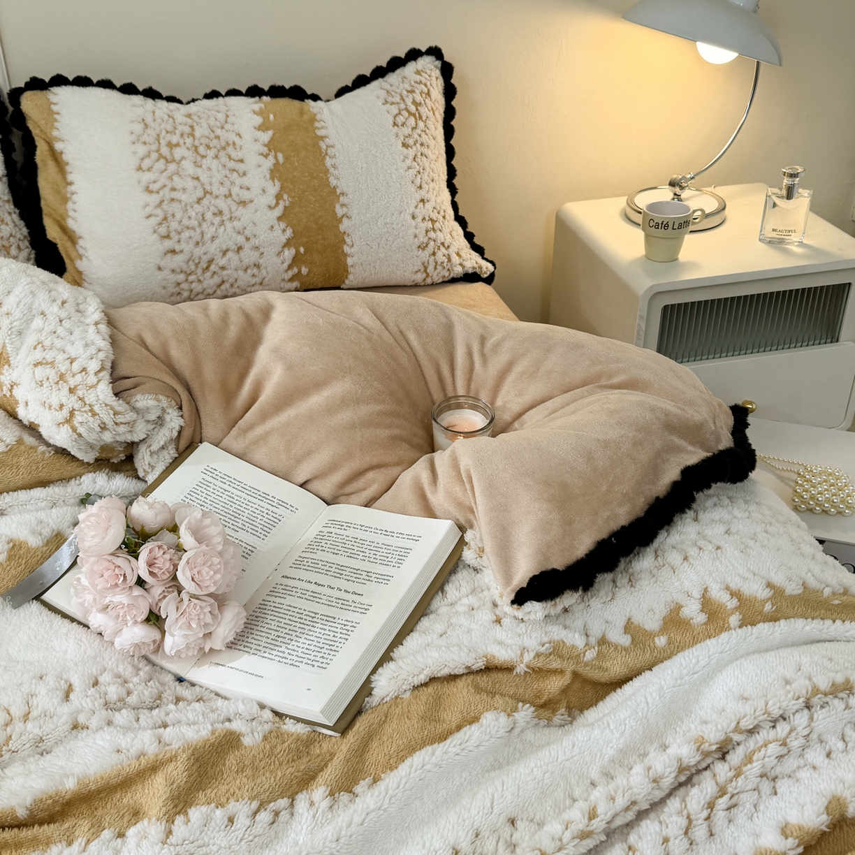 91家纺网 家纺一手货源 找家纺 潮邦创意家居 2025新款冬季阳离子提花云纹绒工艺四件套-绒眠小筑系列 绒眠小筑-浅驼