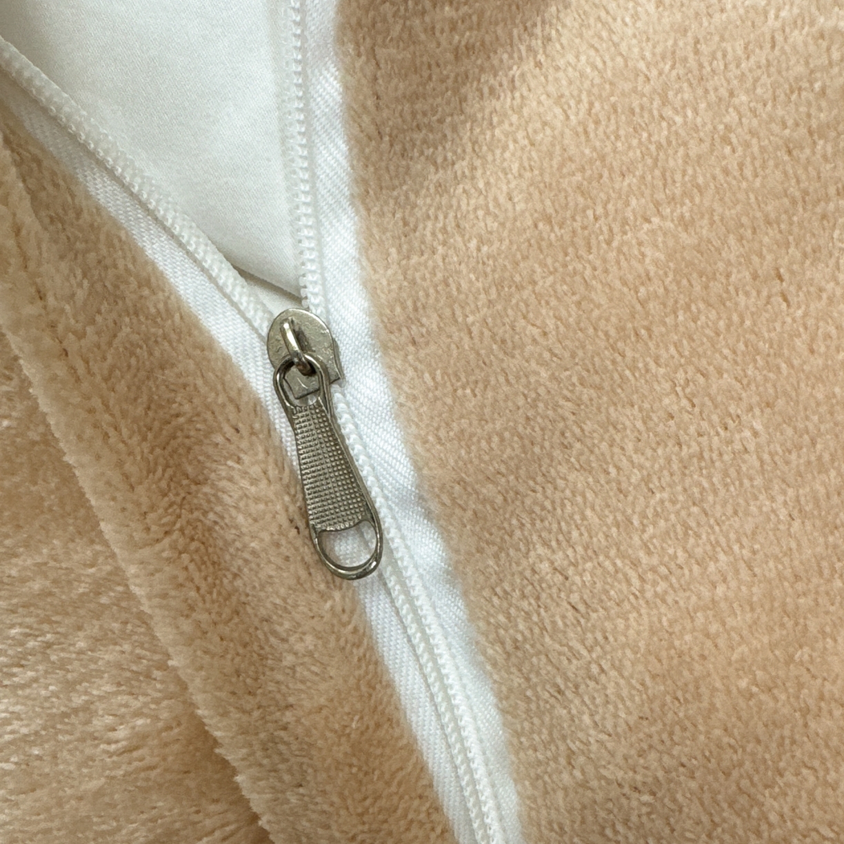 91家纺网 家纺一手货源 找家纺 潮邦创意家居 2025新款冬季阳离子提花云纹绒工艺四件套-绒眠小筑系列 绒眠小筑-浅驼