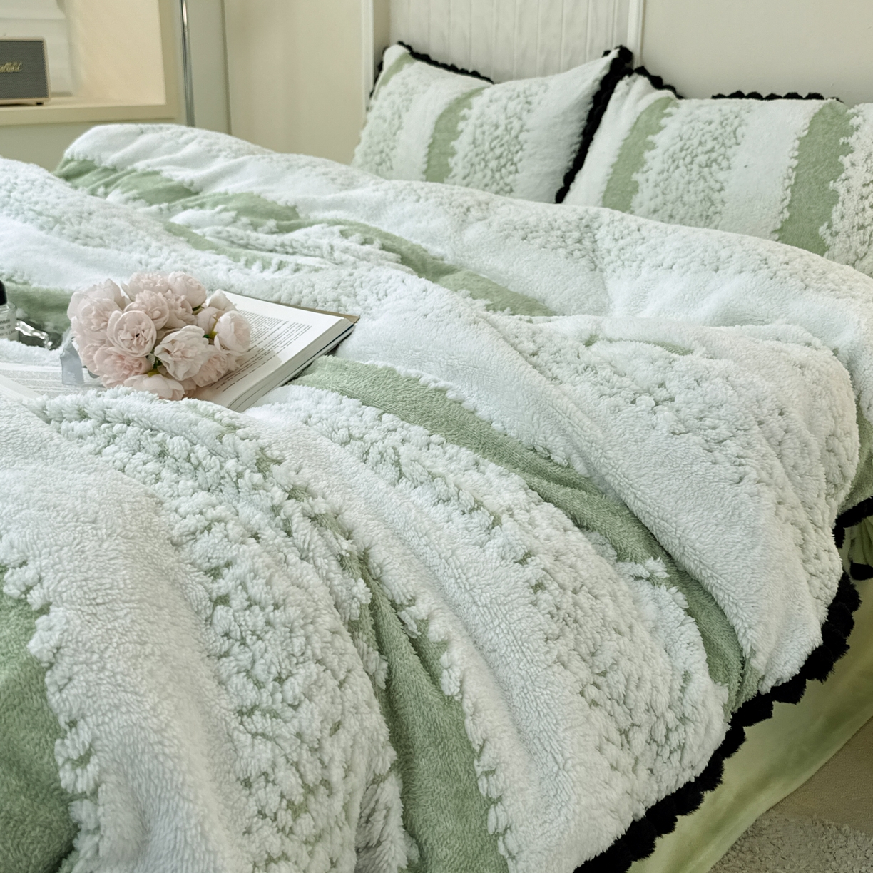 91家纺网 家纺一手货源 找家纺 潮邦创意家居 2025新款冬季阳离子提花云纹绒工艺四件套-绒眠小筑系列 绒眠小筑-香草绿