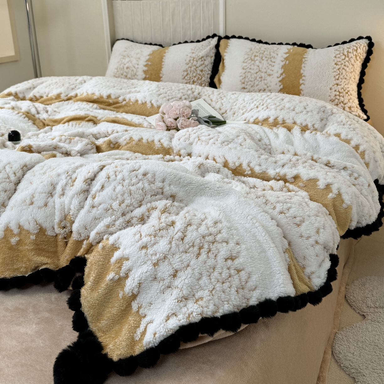 91家纺网 家纺一手货源 找家纺 潮邦创意家居 2025新款冬季阳离子提花云纹绒工艺四件套-绒眠小筑系列 绒眠小筑-浅驼