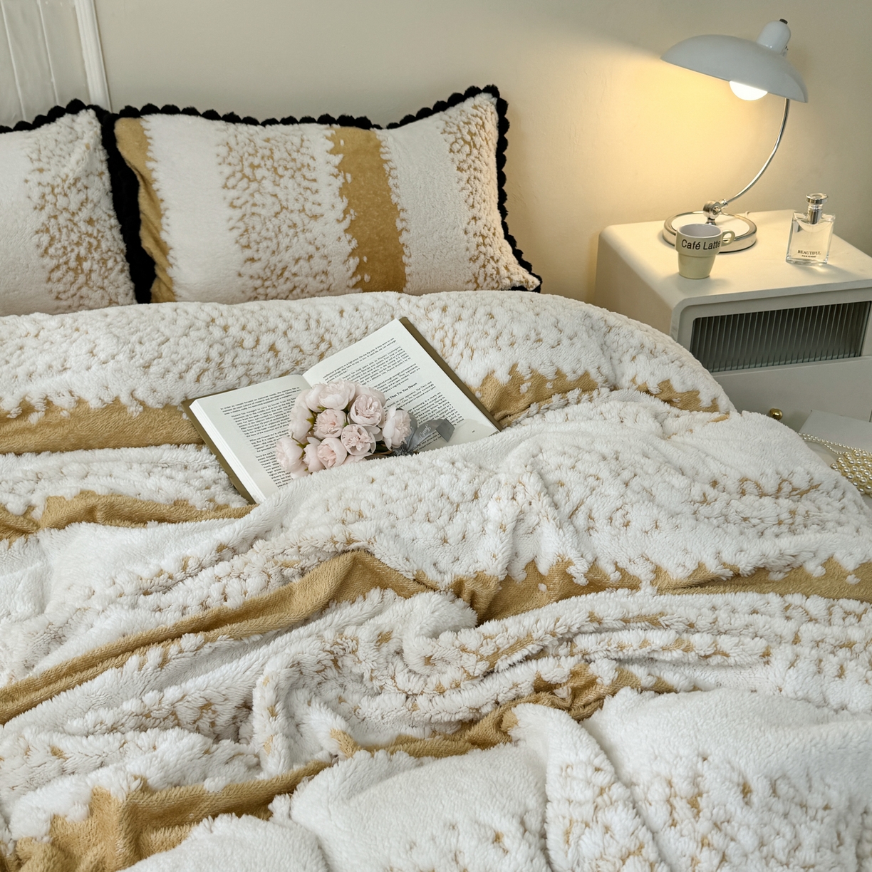 91家纺网 家纺一手货源 找家纺 潮邦创意家居 2025新款冬季阳离子提花云纹绒工艺四件套-绒眠小筑系列 绒眠小筑-浅驼