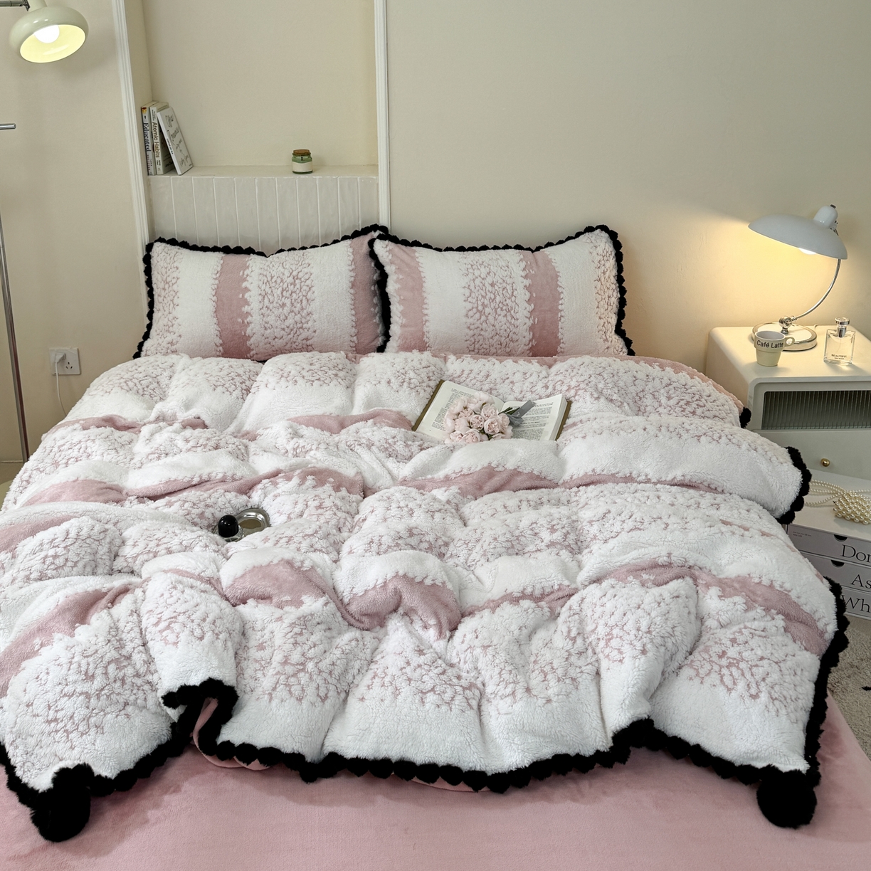 91家纺网 家纺一手货源 找家纺 （总）潮邦创意家居 2025新款冬季阳离子提花云纹绒工艺四件套-绒眠小筑系列