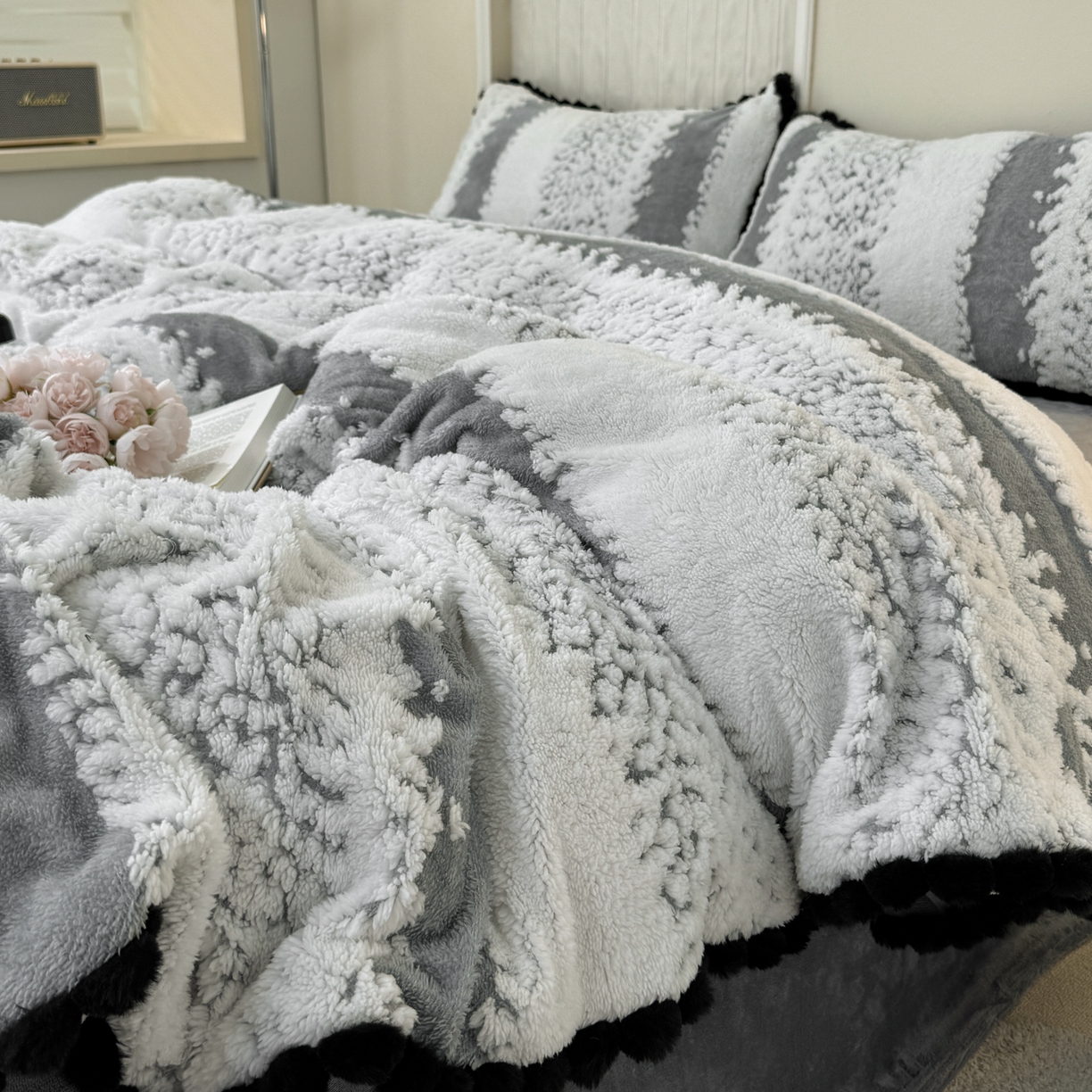 91家纺网 家纺一手货源 找家纺 潮邦创意家居 2025新款冬季阳离子提花云纹绒工艺四件套-绒眠小筑系列 绒眠小筑-星灰