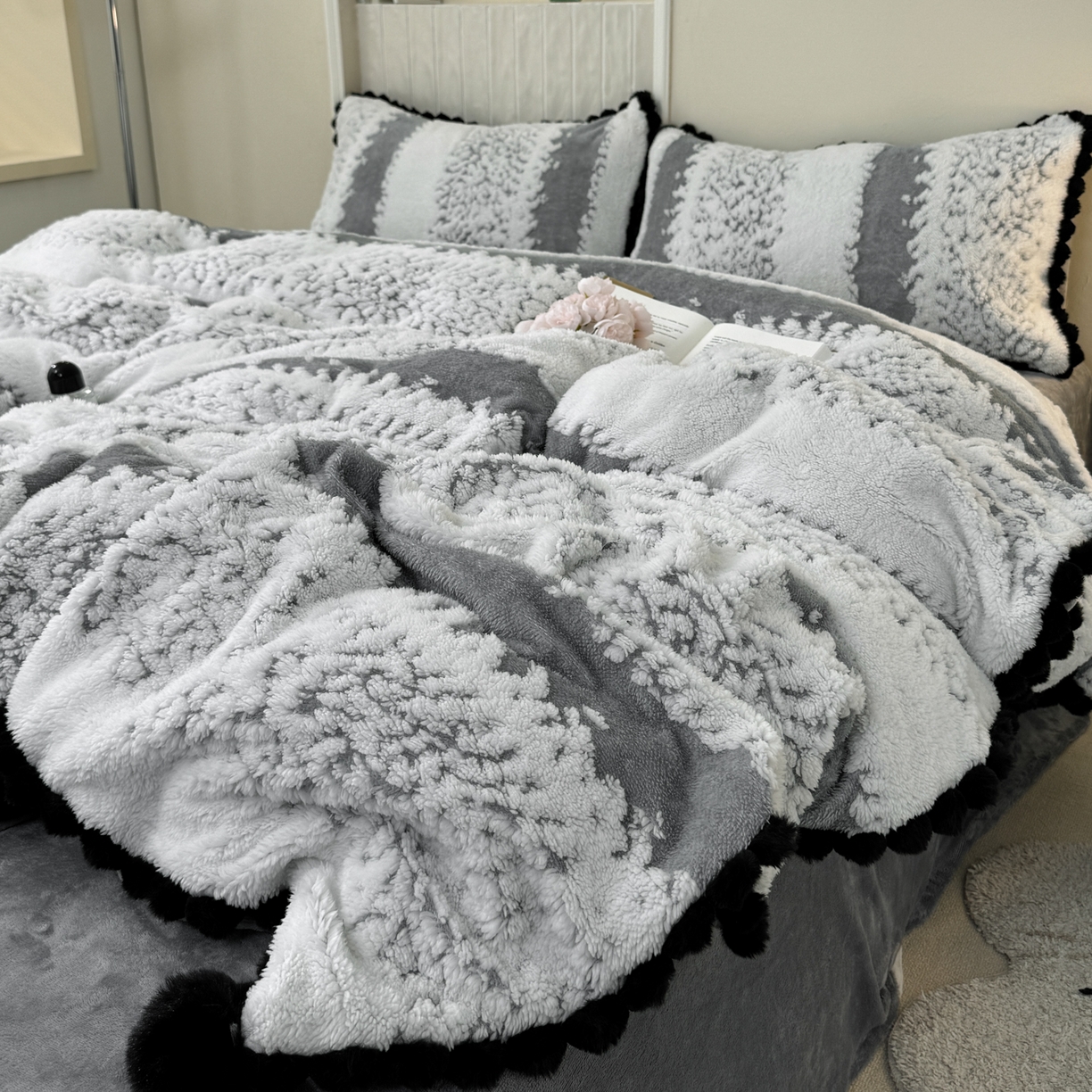 91家纺网 家纺一手货源 找家纺 潮邦创意家居 2025新款冬季阳离子提花云纹绒工艺四件套-绒眠小筑系列 绒眠小筑-星灰