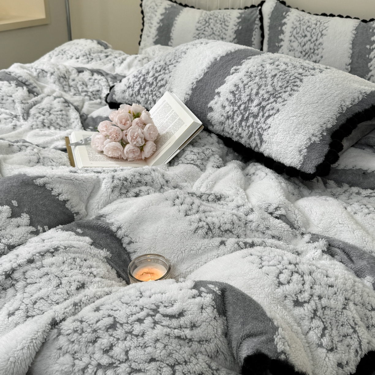 91家纺网 家纺一手货源 找家纺 潮邦创意家居 2025新款冬季阳离子提花云纹绒工艺四件套-绒眠小筑系列 绒眠小筑-星灰