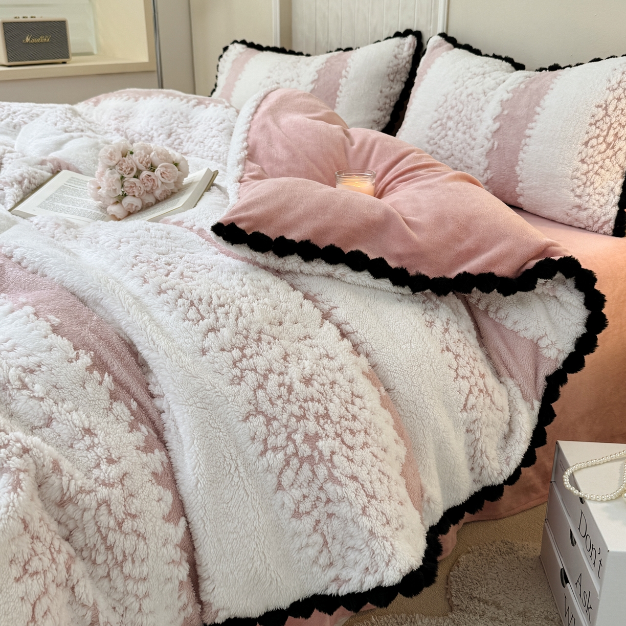 91家纺网 家纺一手货源 找家纺 潮邦创意家居 2025新款冬季阳离子提花云纹绒工艺四件套-绒眠小筑系列 绒眠小筑-清新粉