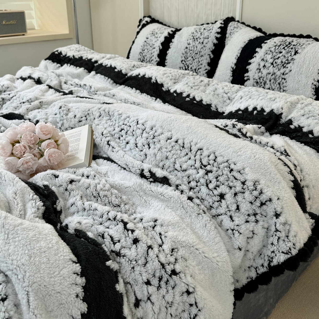 91家纺网 家纺一手货源 找家纺 潮邦创意家居 2025新款冬季阳离子提花云纹绒工艺四件套-绒眠小筑系列 绒眠小筑-耀黑