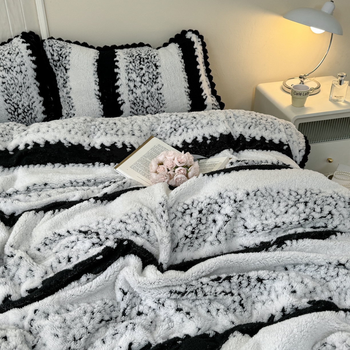 91家纺网 家纺一手货源 找家纺 潮邦创意家居 2025新款冬季阳离子提花云纹绒工艺四件套-绒眠小筑系列 绒眠小筑-耀黑