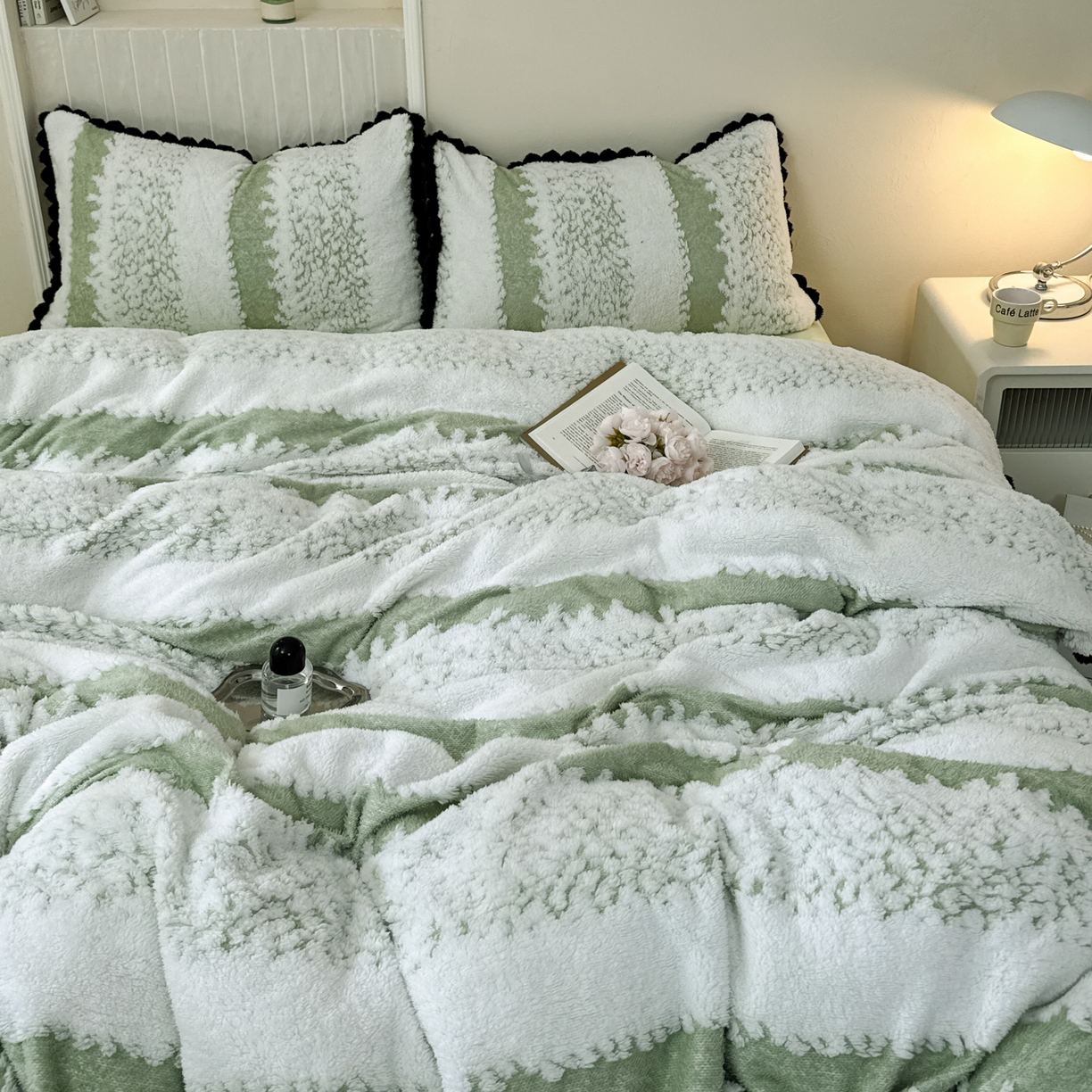 91家纺网 家纺一手货源 找家纺 潮邦创意家居 2025新款冬季阳离子提花云纹绒工艺四件套-绒眠小筑系列 绒眠小筑-香草绿