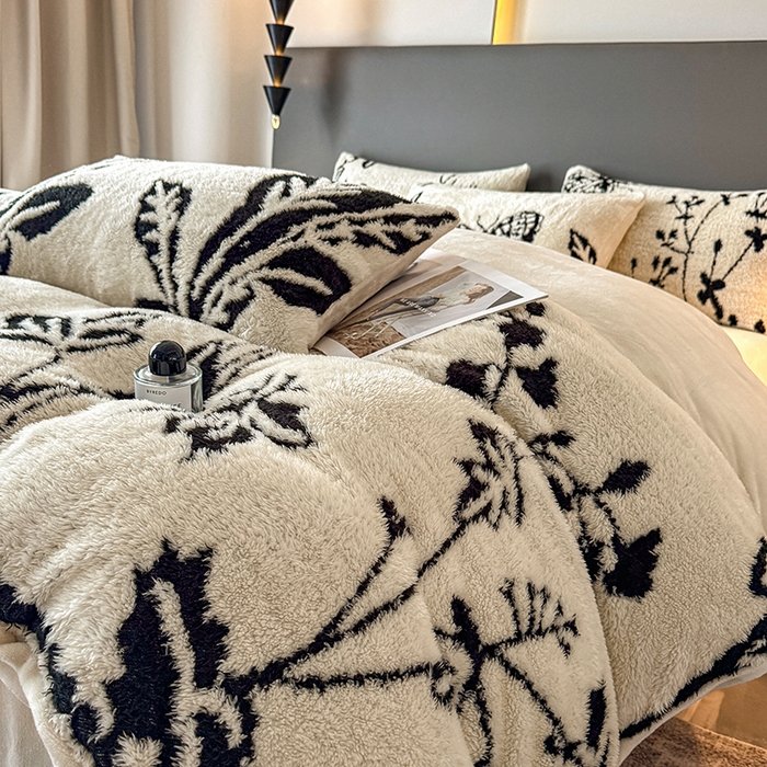 91家纺网 家纺一手货源 找家纺 七七家纺 2025新款牛奶绒微米绒毛绒保暖四件套-墨画系列 墨叶蝶叶