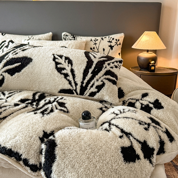 91家纺网 家纺一手货源 找家纺 七七家纺 2025新款牛奶绒微米绒毛绒保暖四件套-墨画系列 墨叶蝶叶