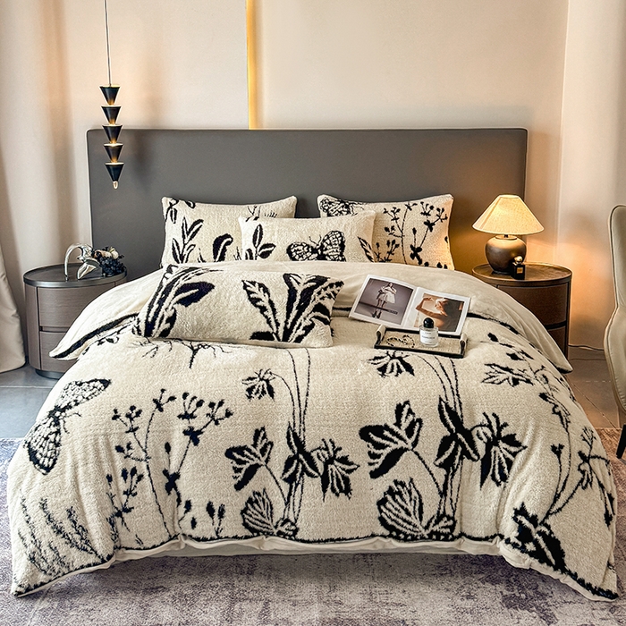 91家纺网 家纺一手货源 找家纺 七七家纺 2025新款牛奶绒微米绒毛绒保暖四件套-墨画系列 墨叶蝶叶