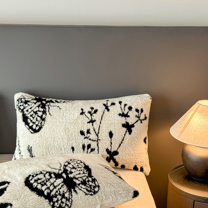 91家纺网 家纺一手货源 找家纺 七七家纺 2025新款牛奶绒微米绒毛绒保暖四件套-墨画系列 墨叶蝶叶