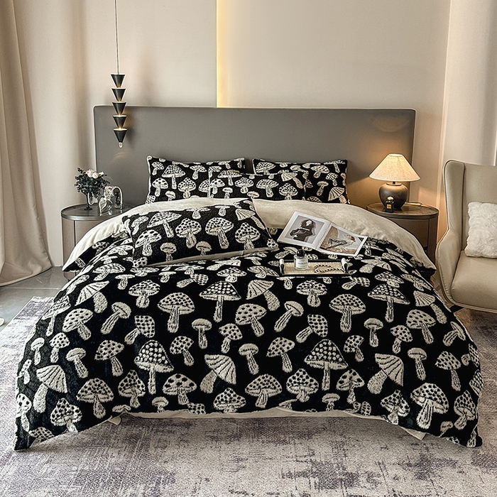 91家纺网 家纺一手货源 找家纺 七七家纺 2025新款牛奶绒微米绒毛绒保暖四件套-墨画系列 蘑菇幻梦