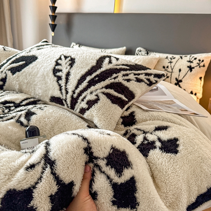 91家纺网 家纺一手货源 找家纺 七七家纺 2025新款牛奶绒微米绒毛绒保暖四件套-墨画系列 墨叶蝶叶