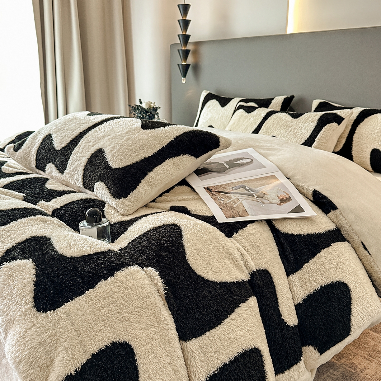 91家纺网 家纺一手货源 找家纺 七七家纺 2025新款牛奶绒微米绒毛绒保暖四件套-墨画系列 墨韵涟漪