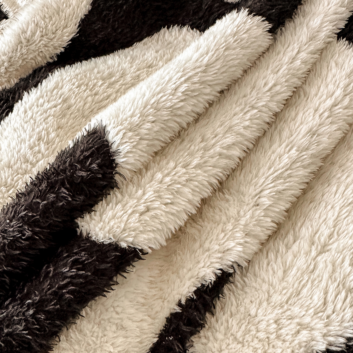 91家纺网 家纺一手货源 找家纺 七七家纺 2025新款牛奶绒微米绒毛绒保暖四件套-墨画系列 墨韵涟漪