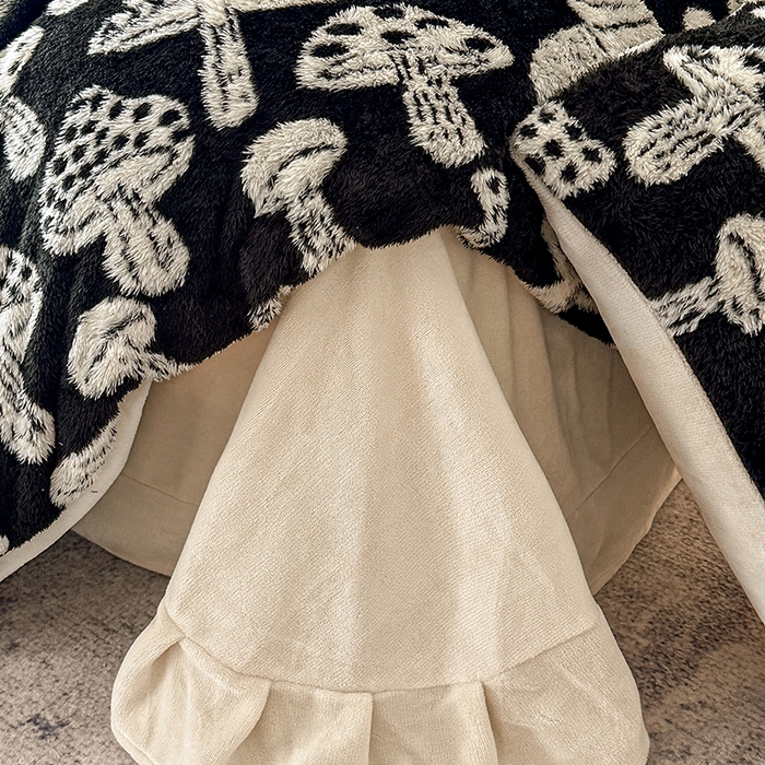 91家纺网 家纺一手货源 找家纺 七七家纺 2025新款牛奶绒微米绒毛绒保暖四件套-墨画系列 蘑菇幻梦