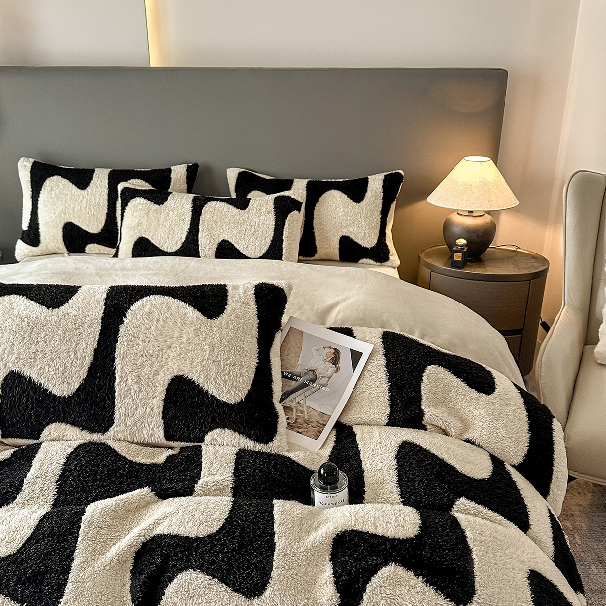 91家纺网 家纺一手货源 找家纺 七七家纺 2025新款牛奶绒微米绒毛绒保暖四件套-墨画系列 墨韵涟漪