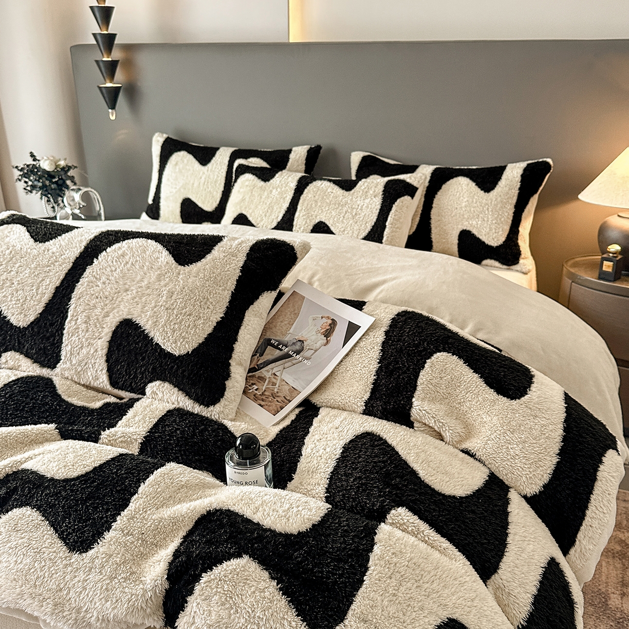 91家纺网 家纺一手货源 找家纺 七七家纺 2025新款牛奶绒微米绒毛绒保暖四件套-墨画系列 墨韵涟漪