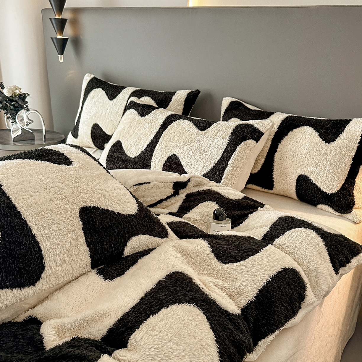 91家纺网 家纺一手货源 找家纺 七七家纺 2025新款牛奶绒微米绒毛绒保暖四件套-墨画系列 墨韵涟漪