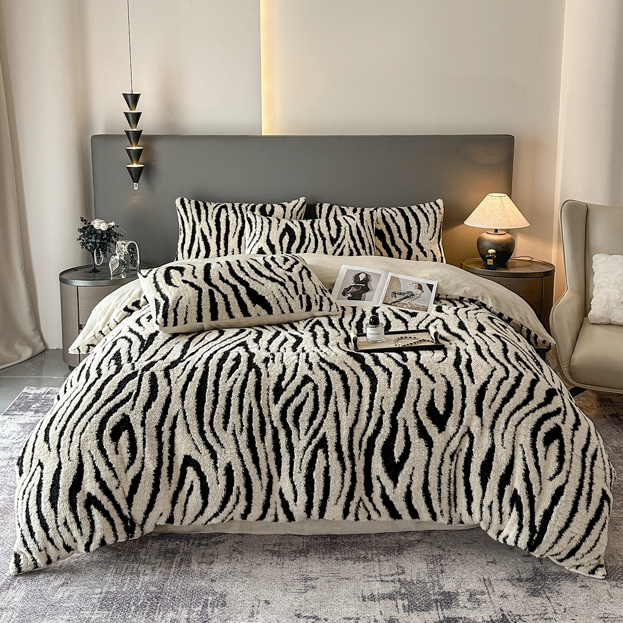 91家纺网 家纺一手货源 找家纺 七七家纺 2025新款牛奶绒微米绒毛绒保暖四件套-墨画系列 墨影斑马