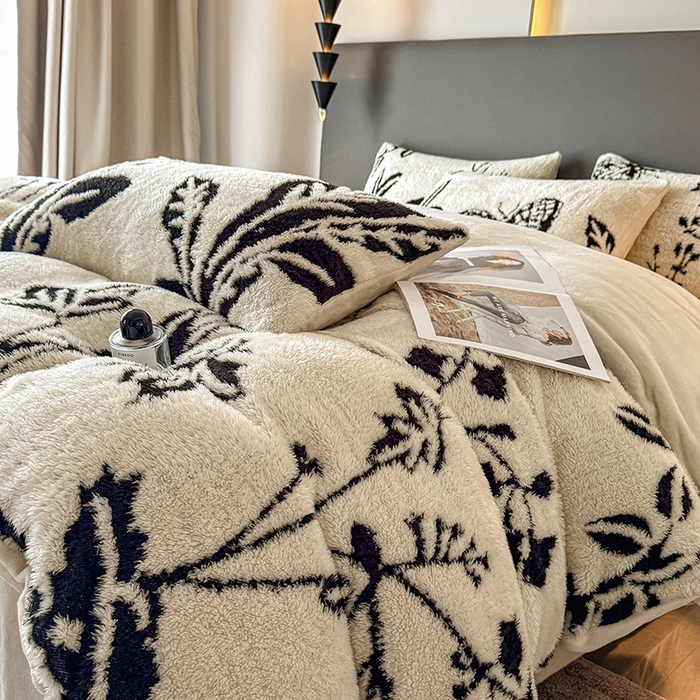 91家纺网 家纺一手货源 找家纺 七七家纺 2025新款牛奶绒微米绒毛绒保暖四件套-墨画系列 墨叶蝶叶