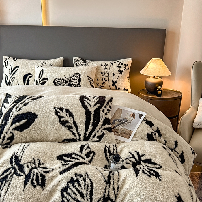 91家纺网 家纺一手货源 找家纺 七七家纺 2025新款牛奶绒微米绒毛绒保暖四件套-墨画系列 墨叶蝶叶