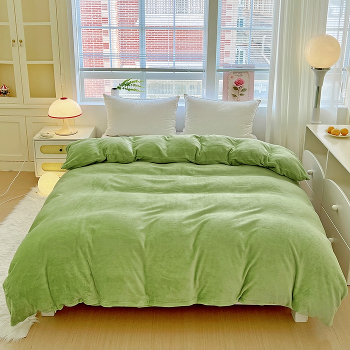 91家纺网 家纺一手货源 找家纺 富馨莱 2025新款牛奶绒纯色双拼被套 果绿
