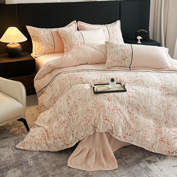 91家纺网 家纺一手货源 找家纺 （总）诺梵家纺 2025新款拼接雕花牛奶绒四件套