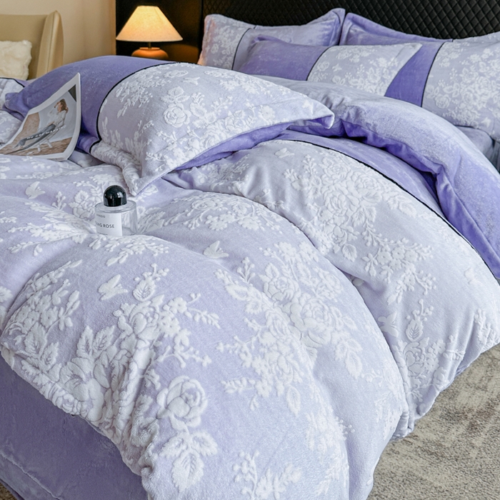 91家纺网 家纺一手货源 找家纺 诺梵家纺 2025新款拼接雕花牛奶绒四件套 邂逅-紫