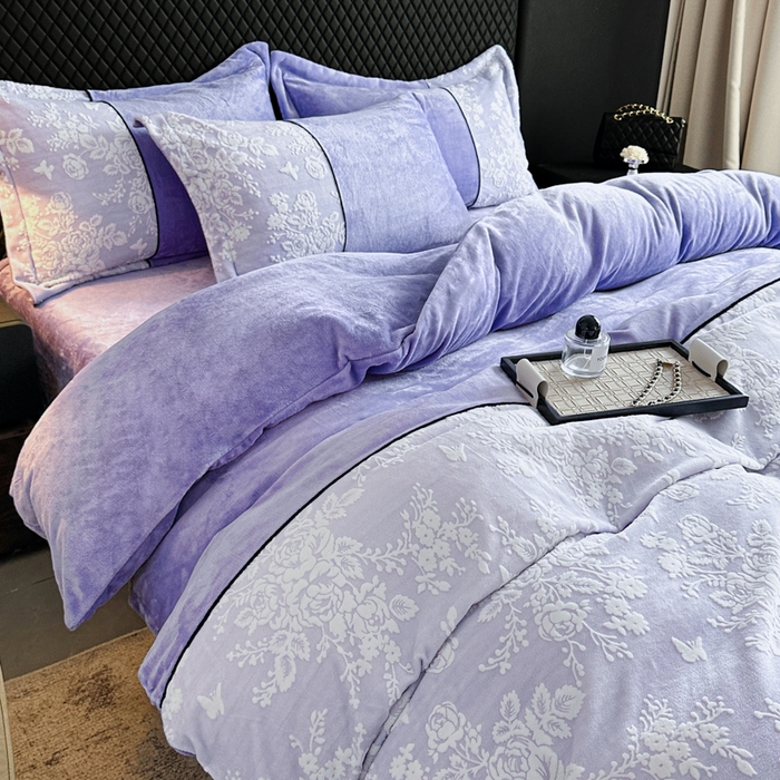 91家纺网 家纺一手货源 找家纺 诺梵家纺 2025新款拼接雕花牛奶绒四件套 邂逅-紫