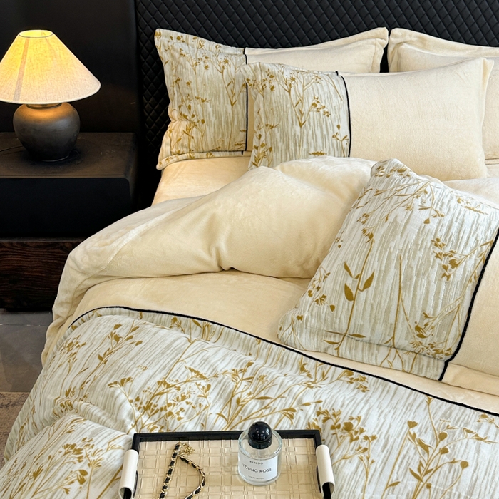 91家纺网 家纺一手货源 找家纺 诺梵家纺 2025新款拼接雕花牛奶绒四件套 纤枝逸-黄