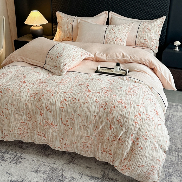 91家纺网 家纺一手货源 找家纺 诺梵家纺 2025新款拼接雕花牛奶绒四件套 纤枝逸-红