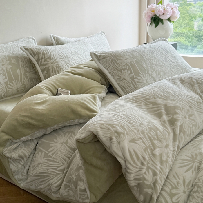 91家纺网 家纺一手货源 找家纺 （总）赛丽雅 2025新款包边雕花烂花牛奶绒四件套