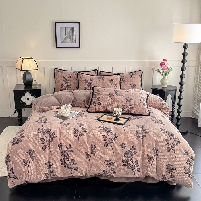 91家纺网 家纺一手货源 找家纺 赛丽雅 2025新款包边雕花烂花牛奶绒四件套 不止玫瑰