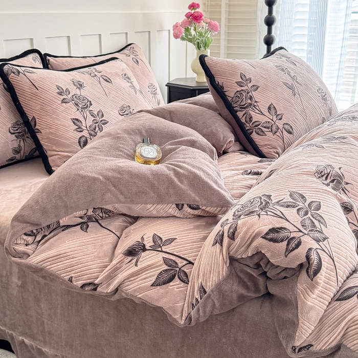 赛丽雅 2025新款包边雕花烂花牛奶绒四件套 不止玫瑰