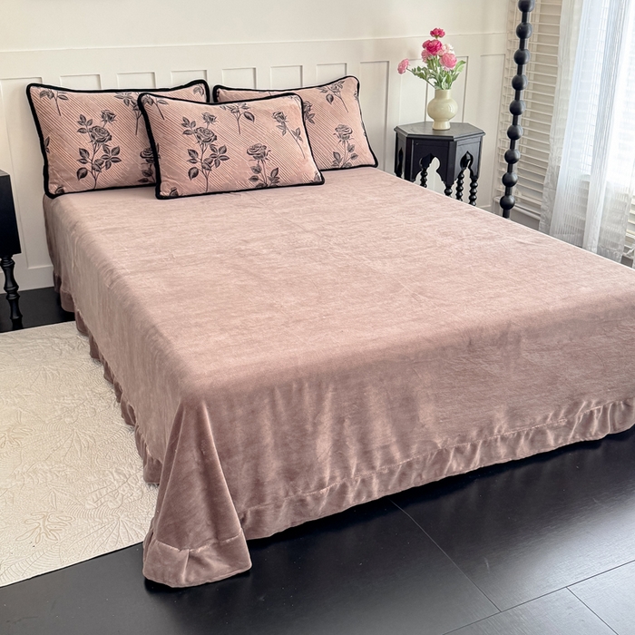 91家纺网 家纺一手货源 找家纺 赛丽雅 2025新款包边雕花烂花牛奶绒四件套 不止玫瑰